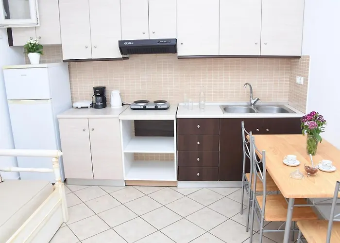 Little Yard & #3 Naxos City